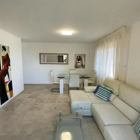 With Sea Views Lejlighed