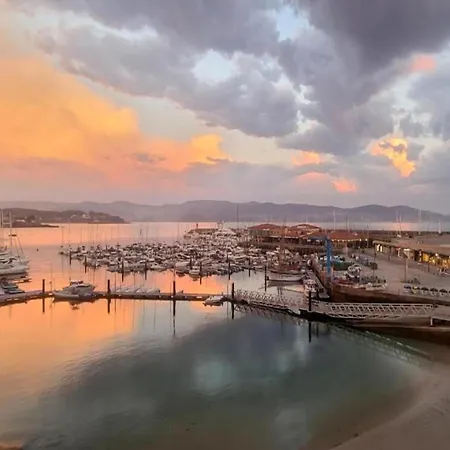 Apartment With Sea Views *